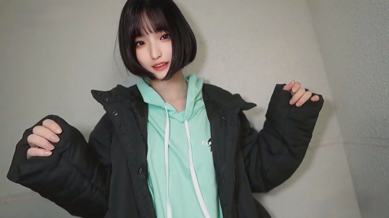 139cm/35kg18歳の美少女│危険日にピル無し中出し