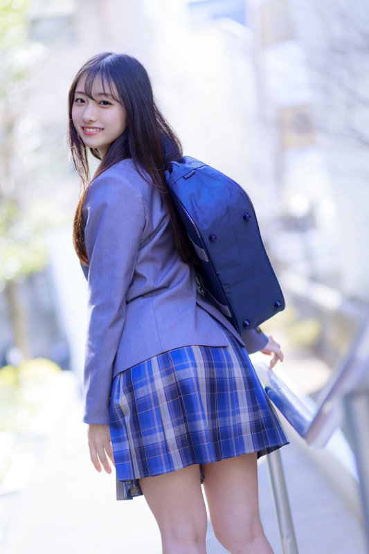 【花守夏歩】美少女JKが親友の童貞卒業記念に中出しプレゼント