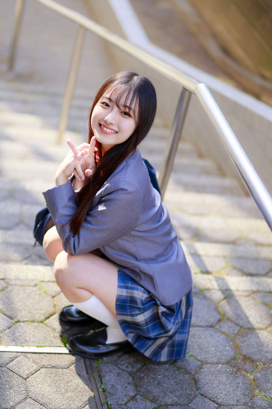 【花守夏歩】美少女JKが親友の童貞卒業記念に中出しプレゼント