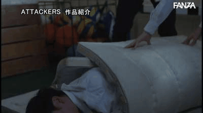 【明里つむぎ】弟の身代わりにスレンダー美乳姉を輪姦中出しレイプ